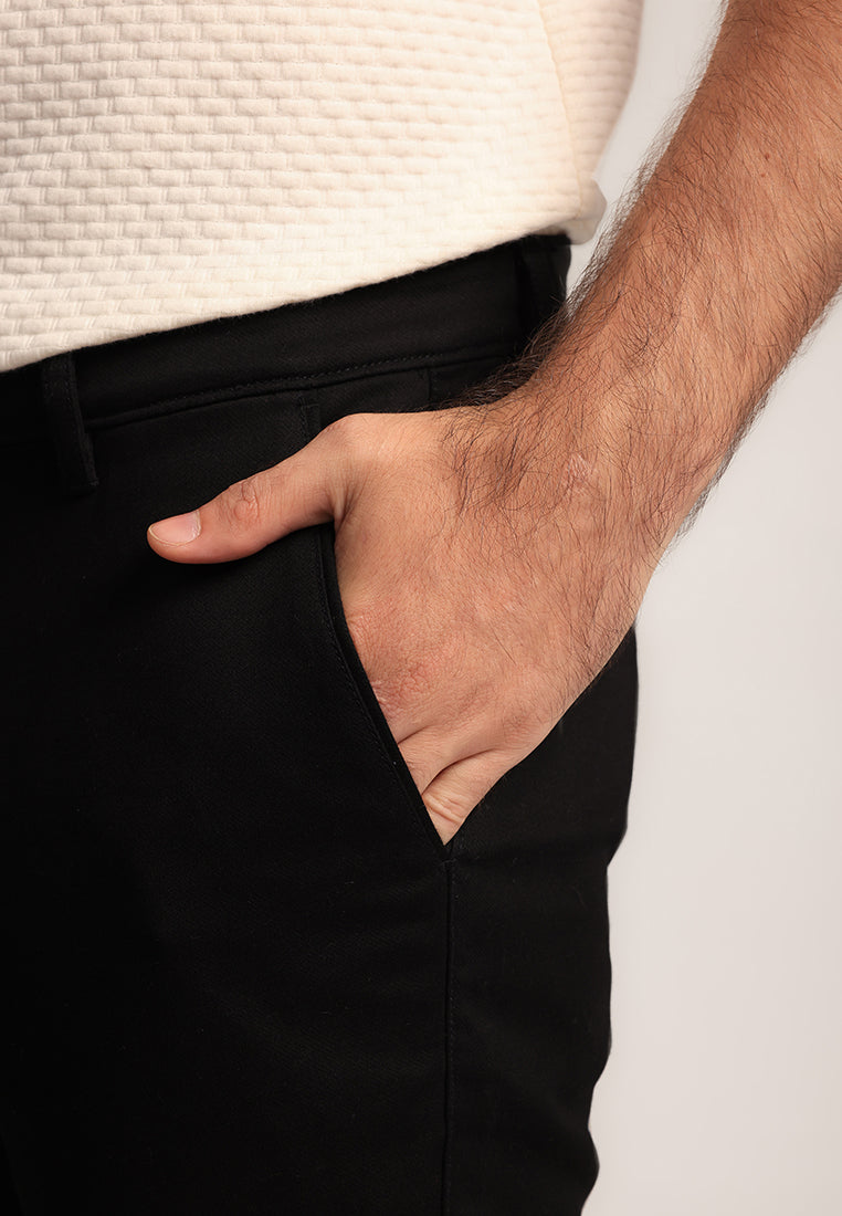 MOC - Celana Panjang Chinos Pria Benedicta - Black