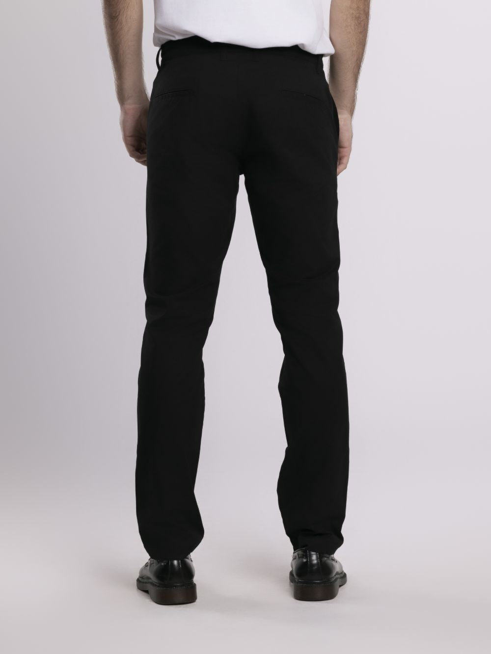 MOC - Celana Panjang Chinos Pria Oswald - Black