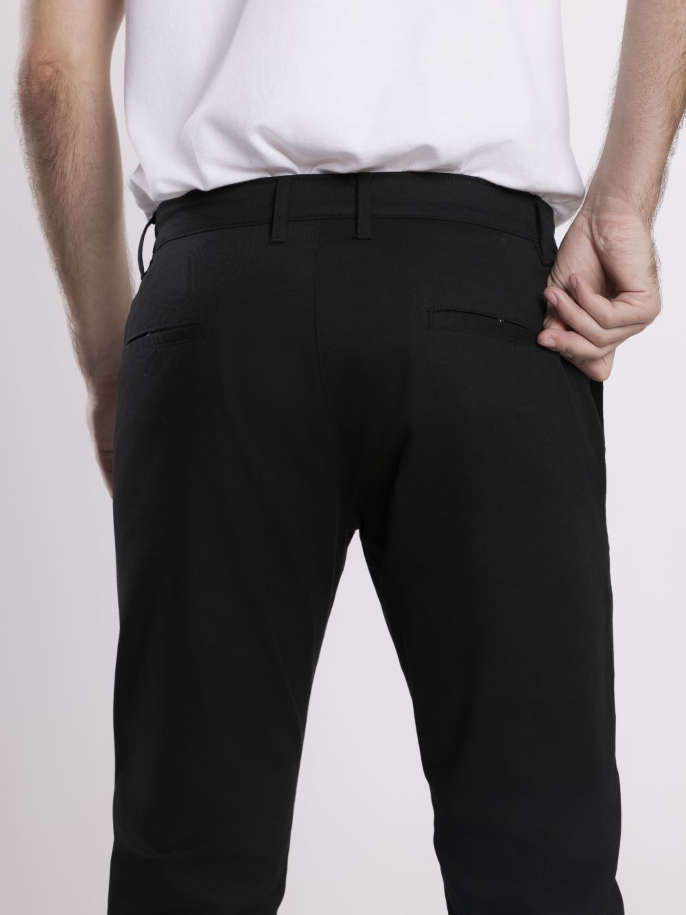 MOC - Celana Panjang Chinos Pria Oswald - Black