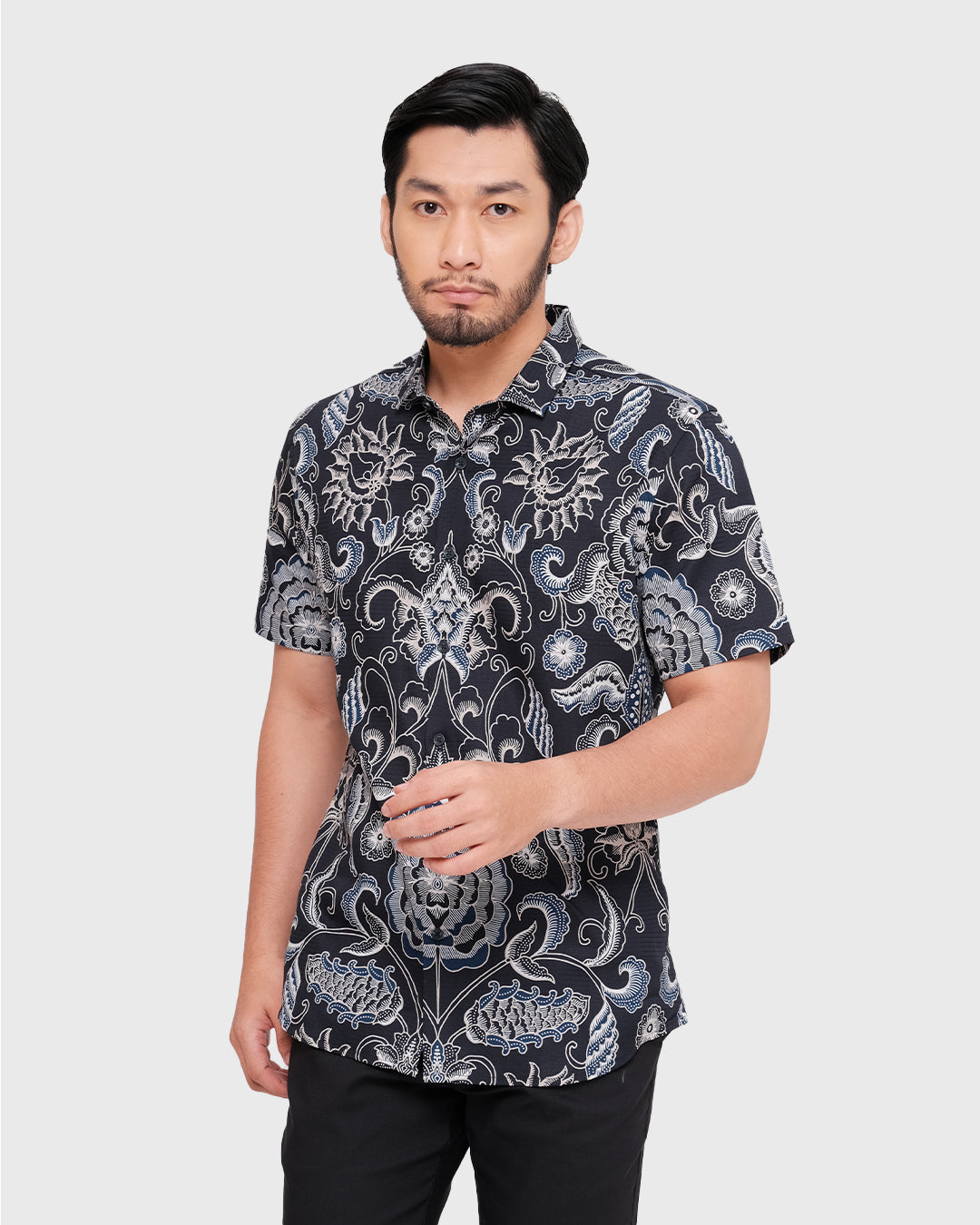 MOC Kemeja Batik Lengan Pendek Pria WIKRAMA - BLACK