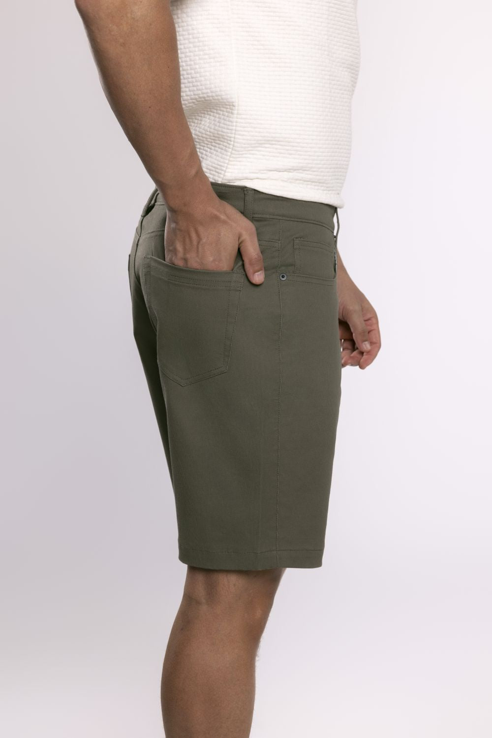 MOC - Celana Pendek Pria Bermuda Vincent - Olive
