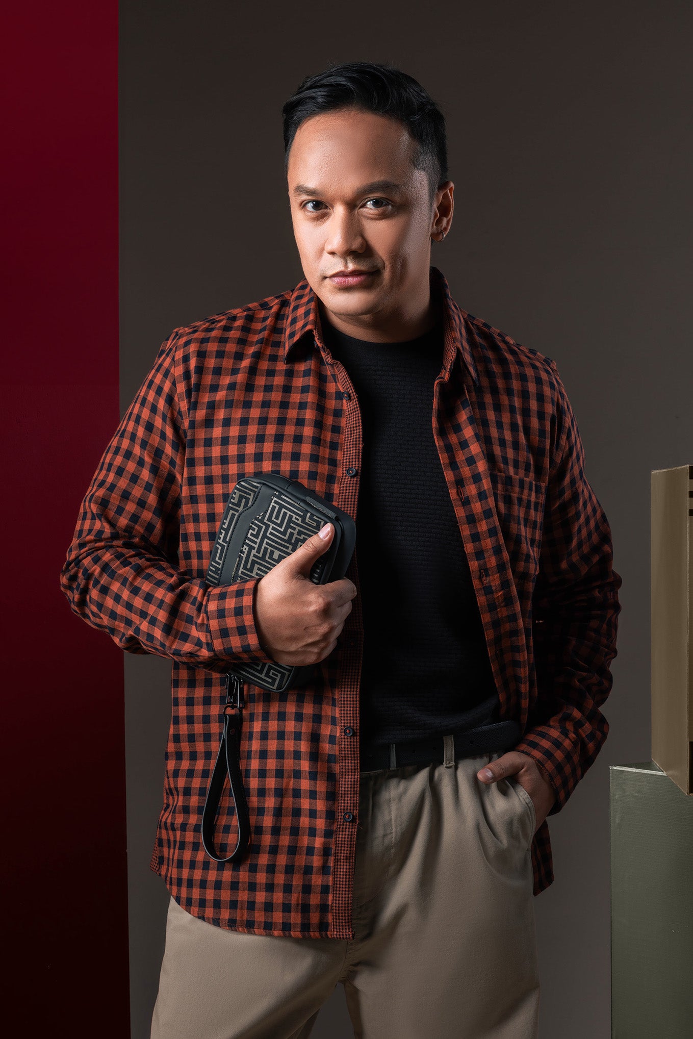 MOC x Tities Sapoetra - Kemeja Kotak-kotak Lengan Panjang Confer - Brown