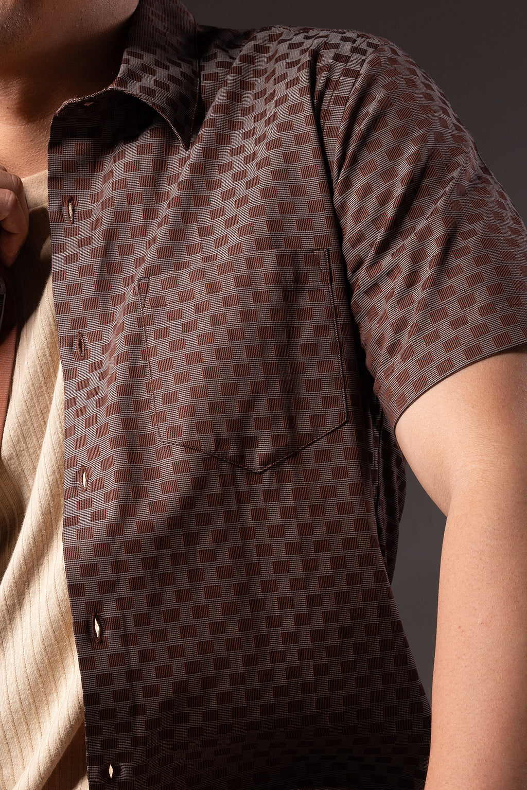MOC x Tities Sapoetra - Kemeja Motif Lengan Pendek Ron - Light Brown