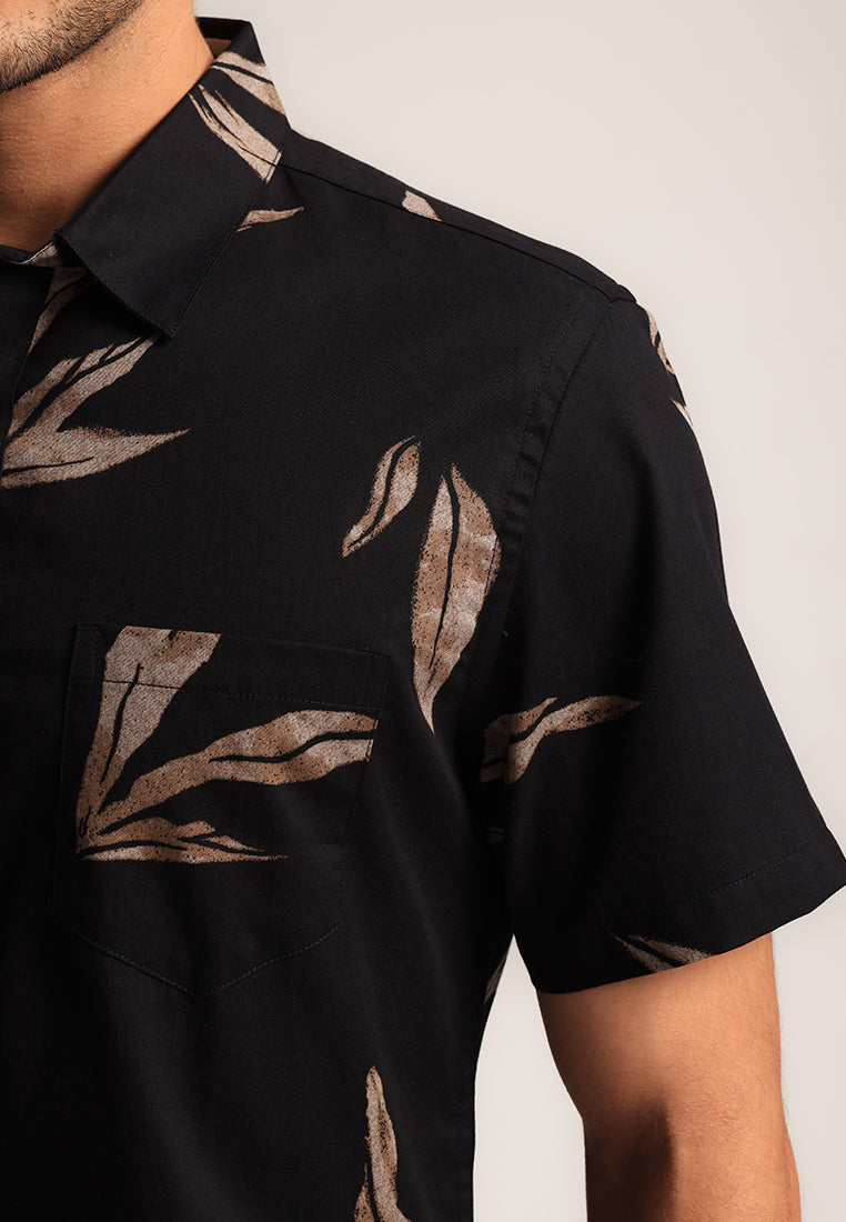 MOC - Kemeja Motif Pria Lengan Pendek Nirved - Black