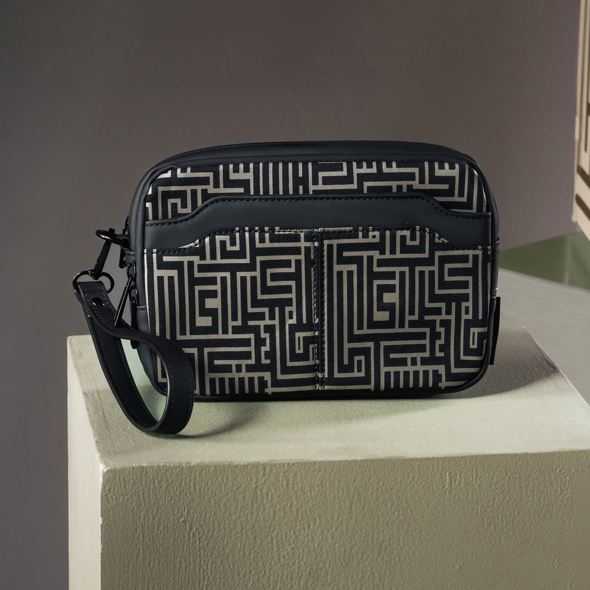 MOC x Tities Sapoetra Clutch Bag Beagle - Black