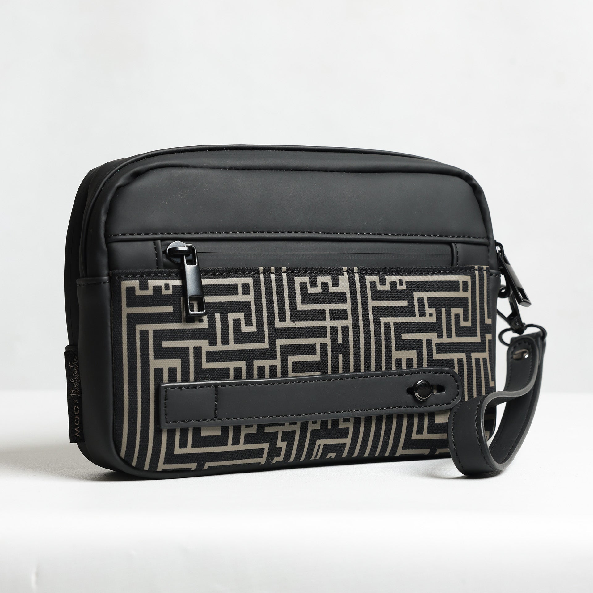 MOC x Tities Sapoetra Clutch Bag Beagle - Black