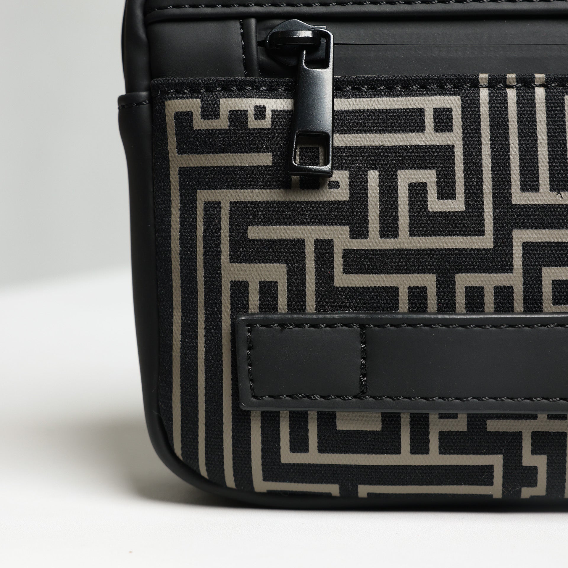MOC x Tities Sapoetra Clutch Bag Beagle - Black