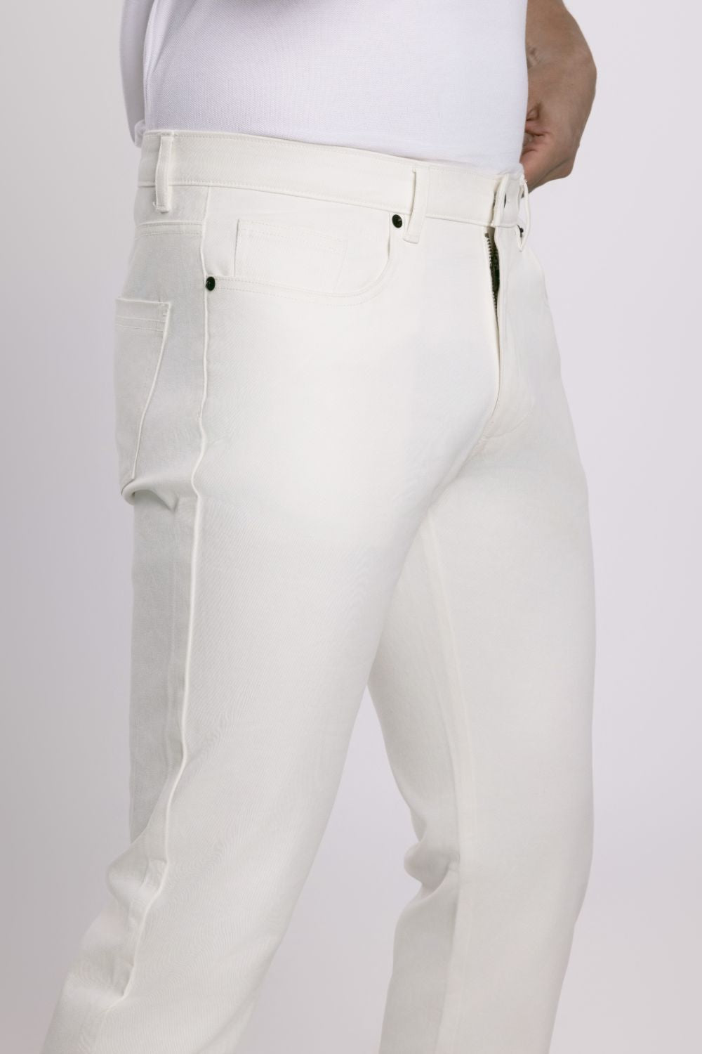 MOC - Celana Panjang Denim Pria Vitus - White