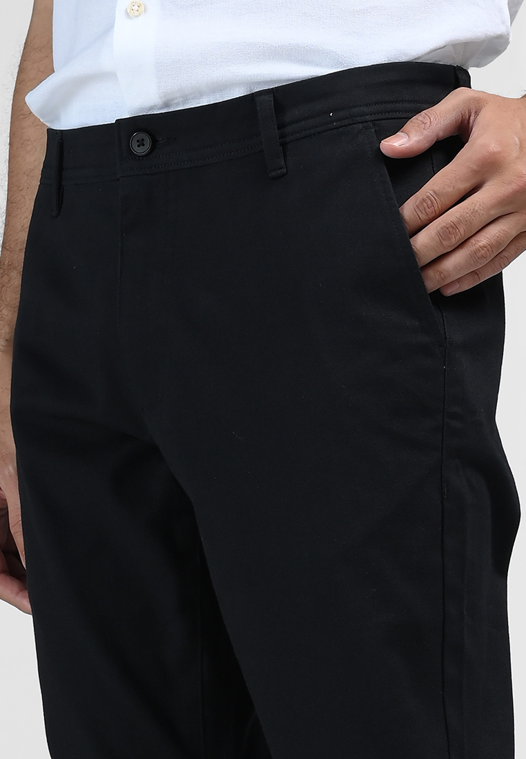 MOC Celana Panjang Pria Slim Fit FORWARD-BLACK
